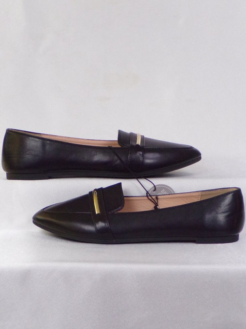 FREE REIGN 11w black flat-heel almond-toe loafers cushioned insoles all synth.